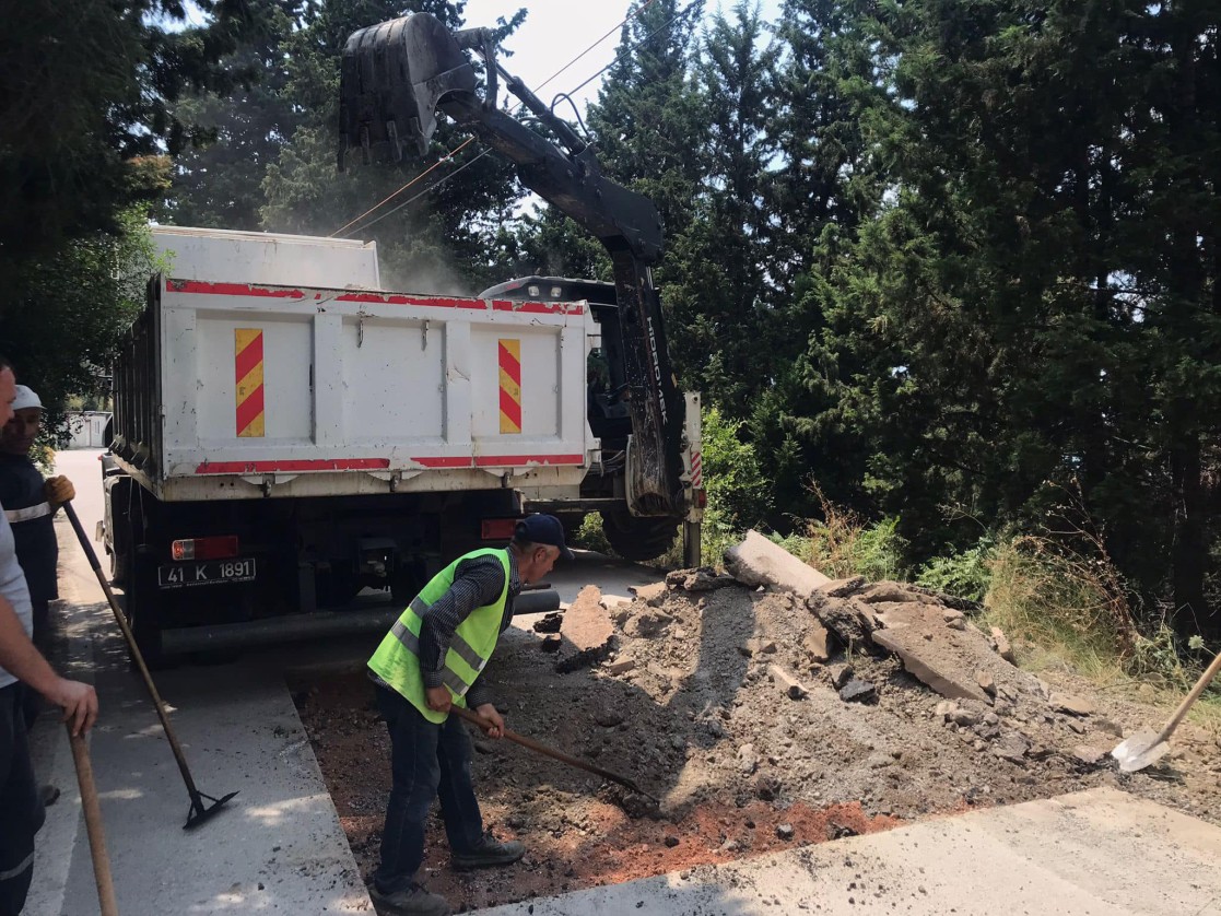 Asfalt yama çalışmalarımız devam ediyor.