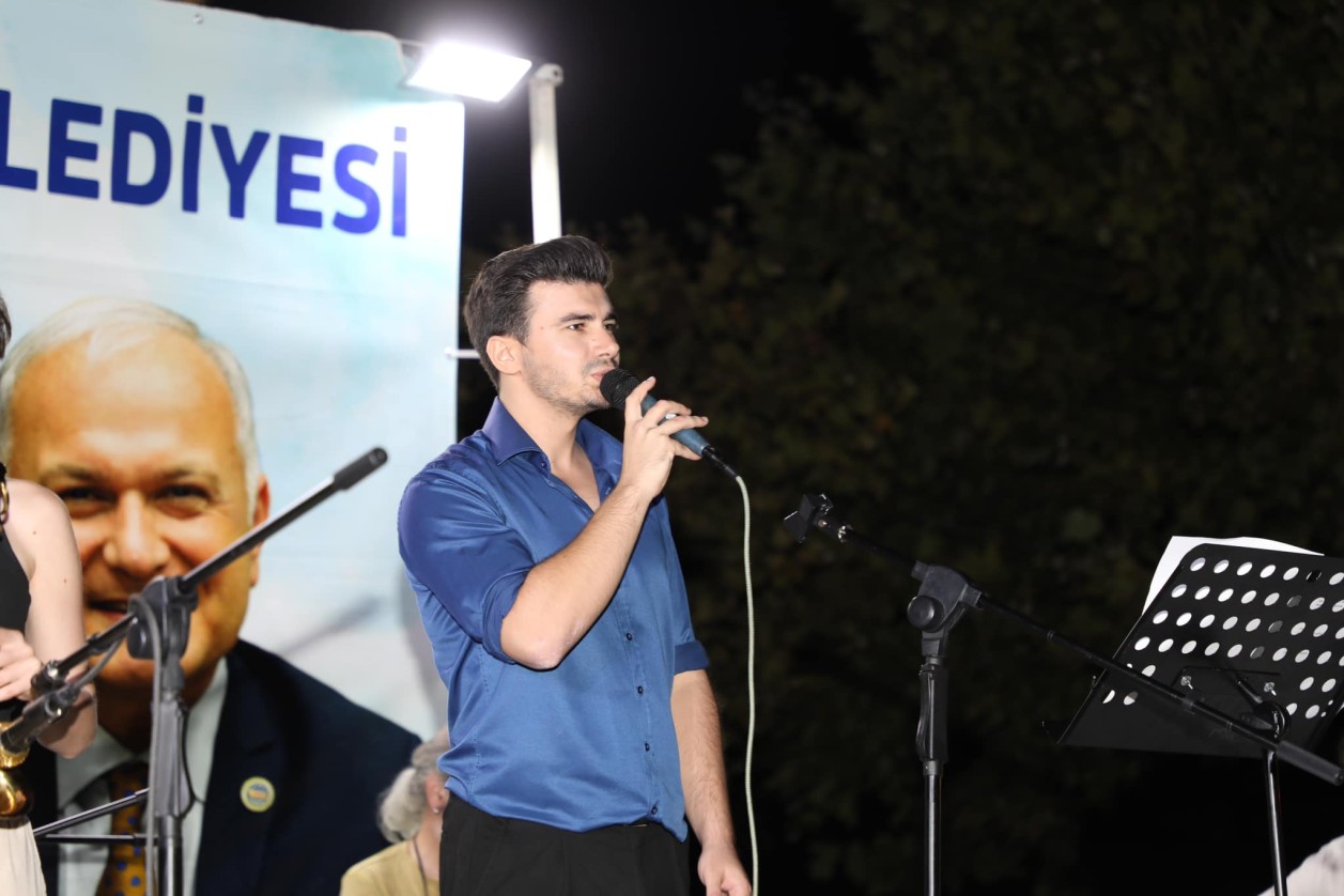 Mustafa Aksüt’ten Muhteşem Konser